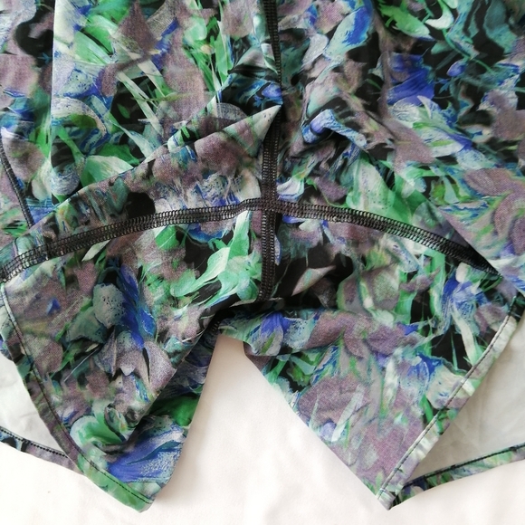 Lululemon Track That Mid-Rise Short 5" Green Blue Rapid Flourish Multi 4 - Picture 11 of 16